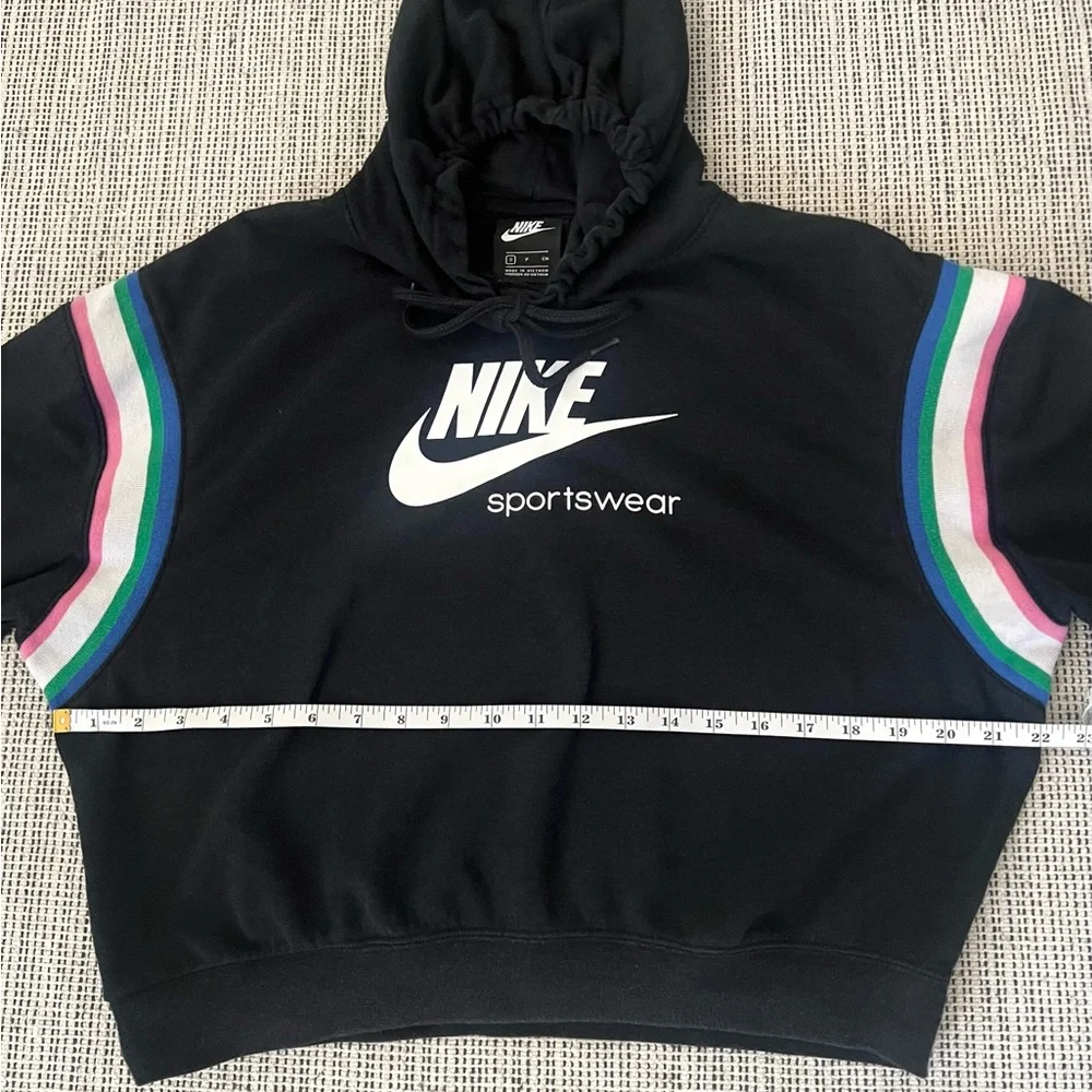 Nike Women’s Black Hoodie Cropped Pullover Logo Sweatshirt Small